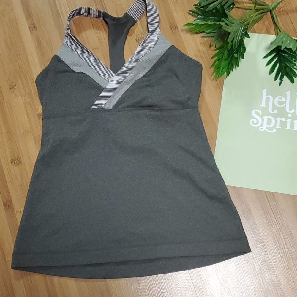 LULULEMON SZ 8 TOP